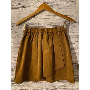 Wilfred(Aritzia) Vegan suede nescher skirt XS NWOT